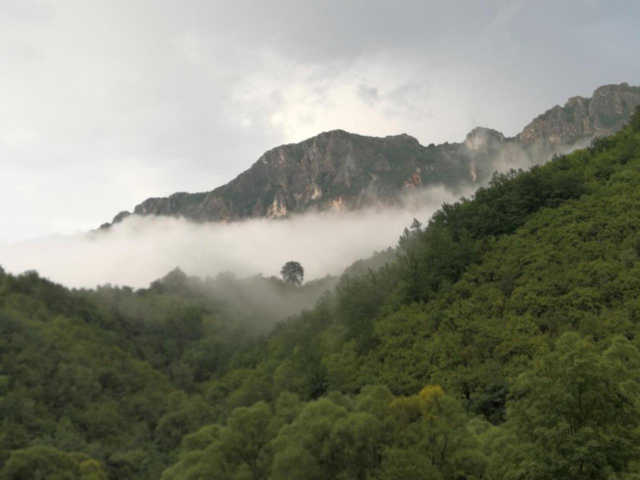 Hotel Juzni Vetar Trnski Odorovci Exterior foto